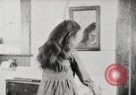 Standbild motorisierte Waschmaschine Staubsauger und Spinning Wheel United States USA, 1920, aus Sekunde 39 historischem Filmmaterial Videoclip 65675025347