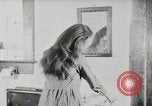 Standbild motorisierte Waschmaschine Staubsauger und Spinning Wheel United States USA, 1920, aus Sekunde 42 historischem Filmmaterial Videoclip 65675025347