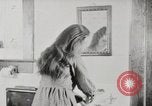 Standbild motorisierte Waschmaschine Staubsauger und Spinning Wheel United States USA, 1920, aus Sekunde 43 historischem Filmmaterial Videoclip 65675025347