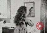 Standbild motorisierte Waschmaschine Staubsauger und Spinning Wheel United States USA, 1920, aus Sekunde 46 historischem Filmmaterial Videoclip 65675025347