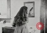 Standbild motorisierte Waschmaschine Staubsauger und Spinning Wheel United States USA, 1920, aus Sekunde 48 historischem Filmmaterial Videoclip 65675025347