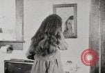 Standbild motorisierte Waschmaschine Staubsauger und Spinning Wheel United States USA, 1920, aus Sekunde 49 historischem Filmmaterial Videoclip 65675025347