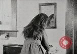 Standbild motorisierte Waschmaschine Staubsauger und Spinning Wheel United States USA, 1920, aus Sekunde 52 historischem Filmmaterial Videoclip 65675025347