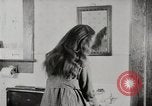 Standbild motorisierte Waschmaschine Staubsauger und Spinning Wheel United States USA, 1920, aus Sekunde 53 historischem Filmmaterial Videoclip 65675025347