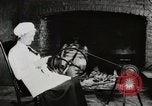 Standbild motorisierte Waschmaschine Staubsauger und Spinning Wheel United States USA, 1920, aus Sekunde 58 historischem Filmmaterial Videoclip 65675025347