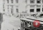 Image Début des contrôles de trafic pour les véhicules et les piétons dans les villes américaines United States USA, 1925, de la seconde 16 séquences d'archives historiques vidéo 65675025348