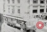 Image Début des contrôles de trafic pour les véhicules et les piétons dans les villes américaines United States USA, 1925, de la seconde 18 séquences d'archives historiques vidéo 65675025348