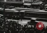 Image Début des contrôles de trafic pour les véhicules et les piétons dans les villes américaines United States USA, 1925, de la seconde 38 séquences d'archives historiques vidéo 65675025348
