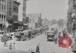 Image Début des contrôles de trafic pour les véhicules et les piétons dans les villes américaines United States USA, 1925, de la seconde 44 séquences d'archives historiques vidéo 65675025348