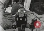 Immagine di Eleanor Holm Los Angeles California USA, 1932, secondo 14 filmato di repertorio 65675025354