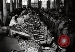 Image colis Croix-Rouge Mindanao Philippines, 1944, de la seconde 26 séquences d'archives historiques vidéo 65675025362