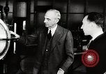 Standbild Henry Ford und Sohn United States USA, 1924, aus Sekunde 5 historischem Filmmaterial Videoclip 65675025383