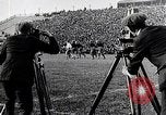Standbild Kamera Männer mit der Hand durchgedreht motion picture Kameras United States USA, 1924, aus Sekunde 3 historischem Filmmaterial Videoclip 65675025384