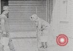 Immagine di Giovane donna il pompaggio di acqua United States USA, 1915, secondo 3 filmato di repertorio 65675025390