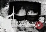 Standbild alten amerikanischen Frau Kannen Butter United States USA, 1915, aus Sekunde 4 historischem Filmmaterial Videoclip 65675025391