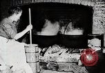 Standbild alten amerikanischen Frau Kannen Butter United States USA, 1915, aus Sekunde 7 historischem Filmmaterial Videoclip 65675025391