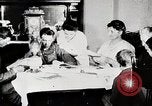Immagine di Ragazzi americani e le donne leggere United States USA, 1915, secondo 8 filmato di repertorio 65675025392