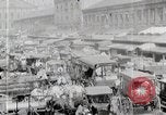 Standbild Busy Market Street United States USA, 1919, aus Sekunde 4 historischem Filmmaterial Videoclip 65675025398