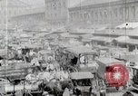 Standbild Busy Market Street United States USA, 1919, aus Sekunde 5 historischem Filmmaterial Videoclip 65675025398