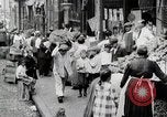 Standbild Busy Market Street United States USA, 1919, aus Sekunde 14 historischem Filmmaterial Videoclip 65675025398