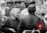Standbild Busy Market Street United States USA, 1919, aus Sekunde 15 historischem Filmmaterial Videoclip 65675025398