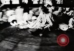 Immagine di Gente che si diverte a siepi Park Coney Island New York City USA, 1919, secondo 4 filmato di repertorio 65675025406