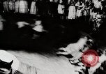 Immagine di Gente che si diverte a siepi Park Coney Island New York City USA, 1919, secondo 28 filmato di repertorio 65675025406