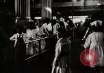 Immagine di Gente che si diverte a siepi Park Coney Island New York City USA, 1919, secondo 36 filmato di repertorio 65675025406