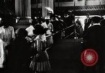 Immagine di Gente che si diverte a siepi Park Coney Island New York City USA, 1919, secondo 40 filmato di repertorio 65675025406