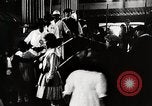 Immagine di Gente che si diverte a siepi Park Coney Island New York City USA, 1919, secondo 41 filmato di repertorio 65675025406