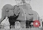 Immagine di Gigante elefante in legno con pelle di stagno martellato Margate New Jersey USA, 1919, secondo 7 filmato di repertorio 65675025408