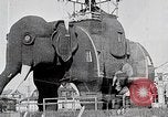 Immagine di Gigante elefante in legno con pelle di stagno martellato Margate New Jersey USA, 1919, secondo 9 filmato di repertorio 65675025408