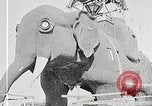 Immagine di Gigante elefante in legno con pelle di stagno martellato Margate New Jersey USA, 1919, secondo 23 filmato di repertorio 65675025408