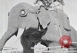 Immagine di Gigante elefante in legno con pelle di stagno martellato Margate New Jersey USA, 1919, secondo 24 filmato di repertorio 65675025408