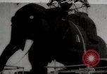 Immagine di Gigante elefante in legno con pelle di stagno martellato Margate New Jersey USA, 1919, secondo 25 filmato di repertorio 65675025408