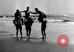 Immagine di Le donne e gli uomini Atlantic City New Jersey USA, 1919, secondo 10 filmato di repertorio 65675025409