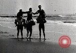 Immagine di Le donne e gli uomini Atlantic City New Jersey USA, 1919, secondo 11 filmato di repertorio 65675025409