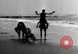Immagine di Le donne e gli uomini Atlantic City New Jersey USA, 1919, secondo 12 filmato di repertorio 65675025409
