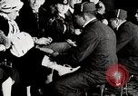 Standbild Männer und Frauen skate United States USA, 1919, aus Sekunde 3 historischem Filmmaterial Videoclip 65675025411