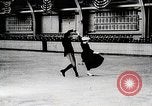 Standbild Eiskunstlauf United States USA, 1919, aus Sekunde 8 historischem Filmmaterial Videoclip 65675025412