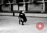 Standbild Eiskunstlauf United States USA, 1919, aus Sekunde 11 historischem Filmmaterial Videoclip 65675025412