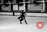Standbild Eiskunstlauf United States USA, 1919, aus Sekunde 12 historischem Filmmaterial Videoclip 65675025412
