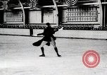 Standbild Eiskunstlauf United States USA, 1919, aus Sekunde 13 historischem Filmmaterial Videoclip 65675025412