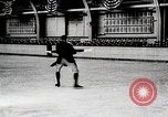 Standbild Eiskunstlauf United States USA, 1919, aus Sekunde 14 historischem Filmmaterial Videoclip 65675025412