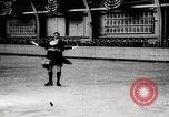Standbild Eiskunstlauf United States USA, 1919, aus Sekunde 17 historischem Filmmaterial Videoclip 65675025412