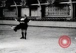 Standbild Eiskunstlauf United States USA, 1919, aus Sekunde 18 historischem Filmmaterial Videoclip 65675025412