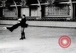 Standbild Eiskunstlauf United States USA, 1919, aus Sekunde 20 historischem Filmmaterial Videoclip 65675025412