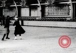 Standbild Eiskunstlauf United States USA, 1919, aus Sekunde 24 historischem Filmmaterial Videoclip 65675025412