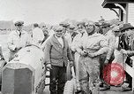 Standbild Dario Resta und Mercedes Rennwagen Nummer 24 Minnesota United States USA, 1915, aus Sekunde 4 historischem Filmmaterial Videoclip 65675025415