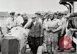 Standbild Dario Resta und Mercedes Rennwagen Nummer 24 Minnesota United States USA, 1915, aus Sekunde 9 historischem Filmmaterial Videoclip 65675025415